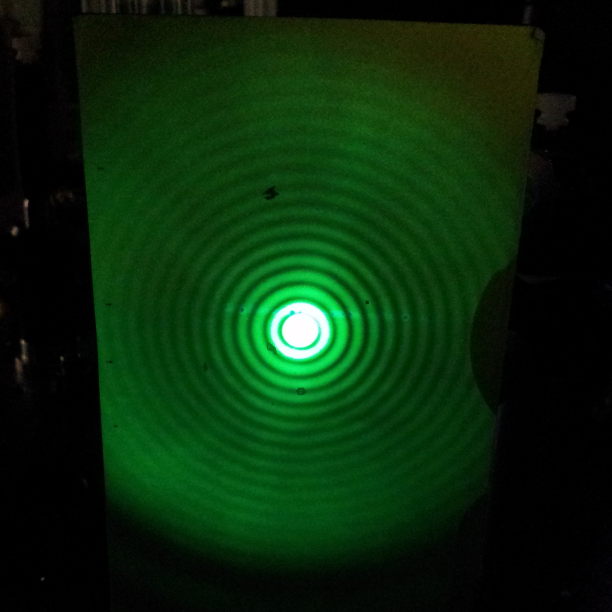 Реальный вид диска Эйри, созданный прохождением лазерного луча через точечное отверстие