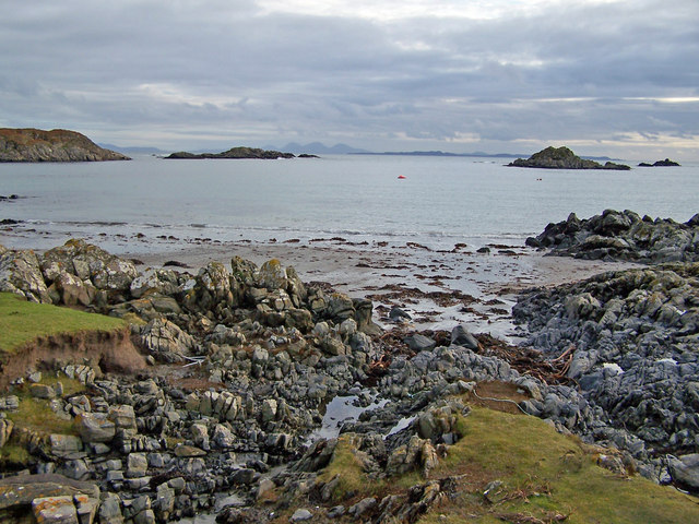 File:Beach at Uisken - geograph.org.uk - 1049655.jpg