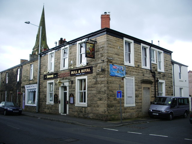 File:Bull and Royal, Longridge - geograph.org.uk - 557693.jpg