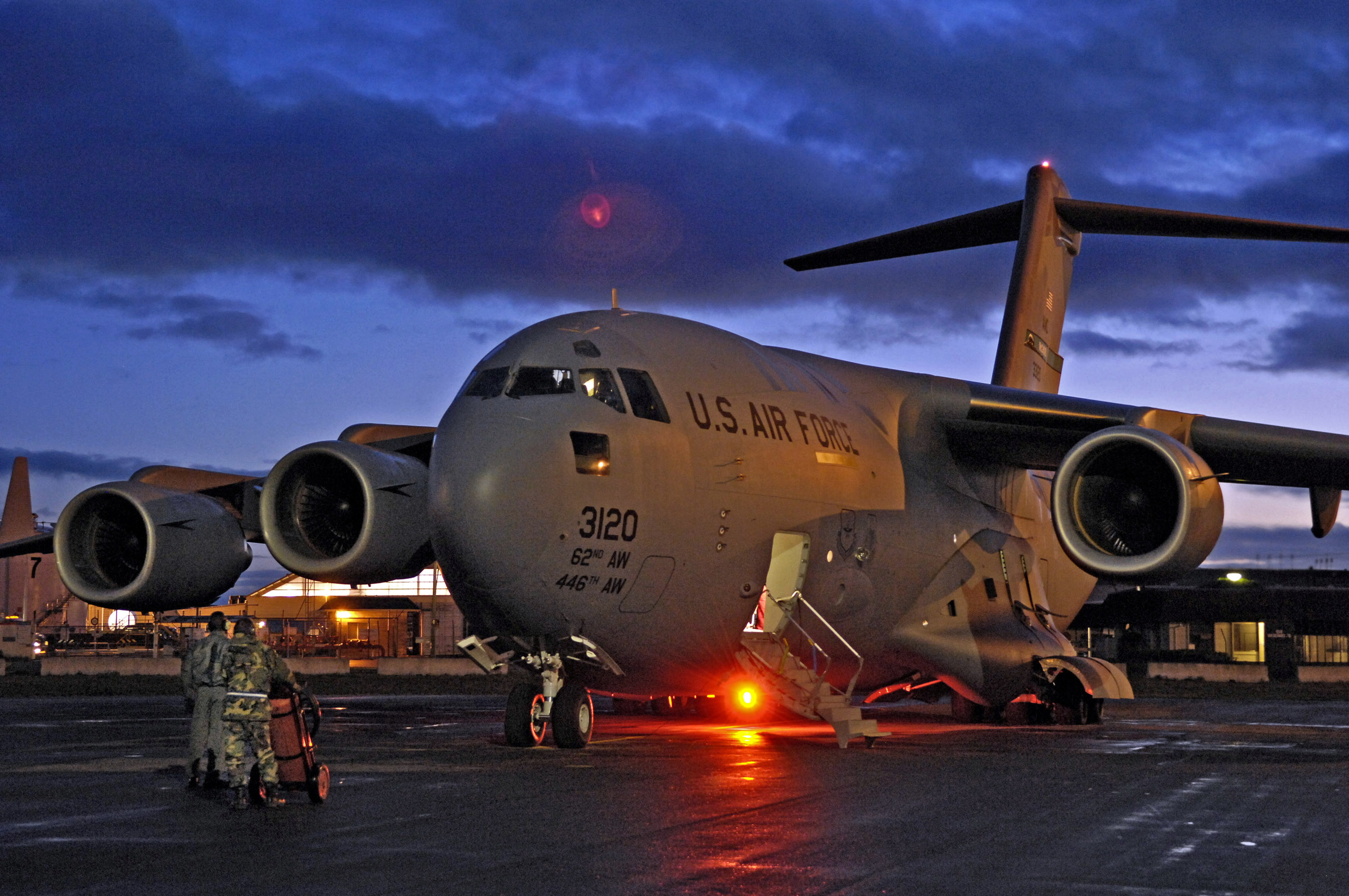 File C 17 Globemaster III in Christchurch jpg Wikimedia 