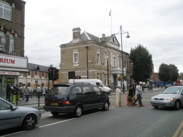 File:Car turning from South Road into The Broadway - geograph.org.uk - 1519566.jpg