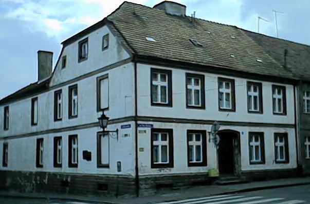 File:Chełmno, ul. św. Ducha 1 (Kurt Schumacher birth house).jpg