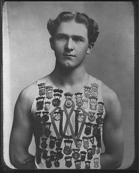 File:Don Palmer, University of Washington track star, Seattle, ca 1899 (MOHAI 1251).jpg