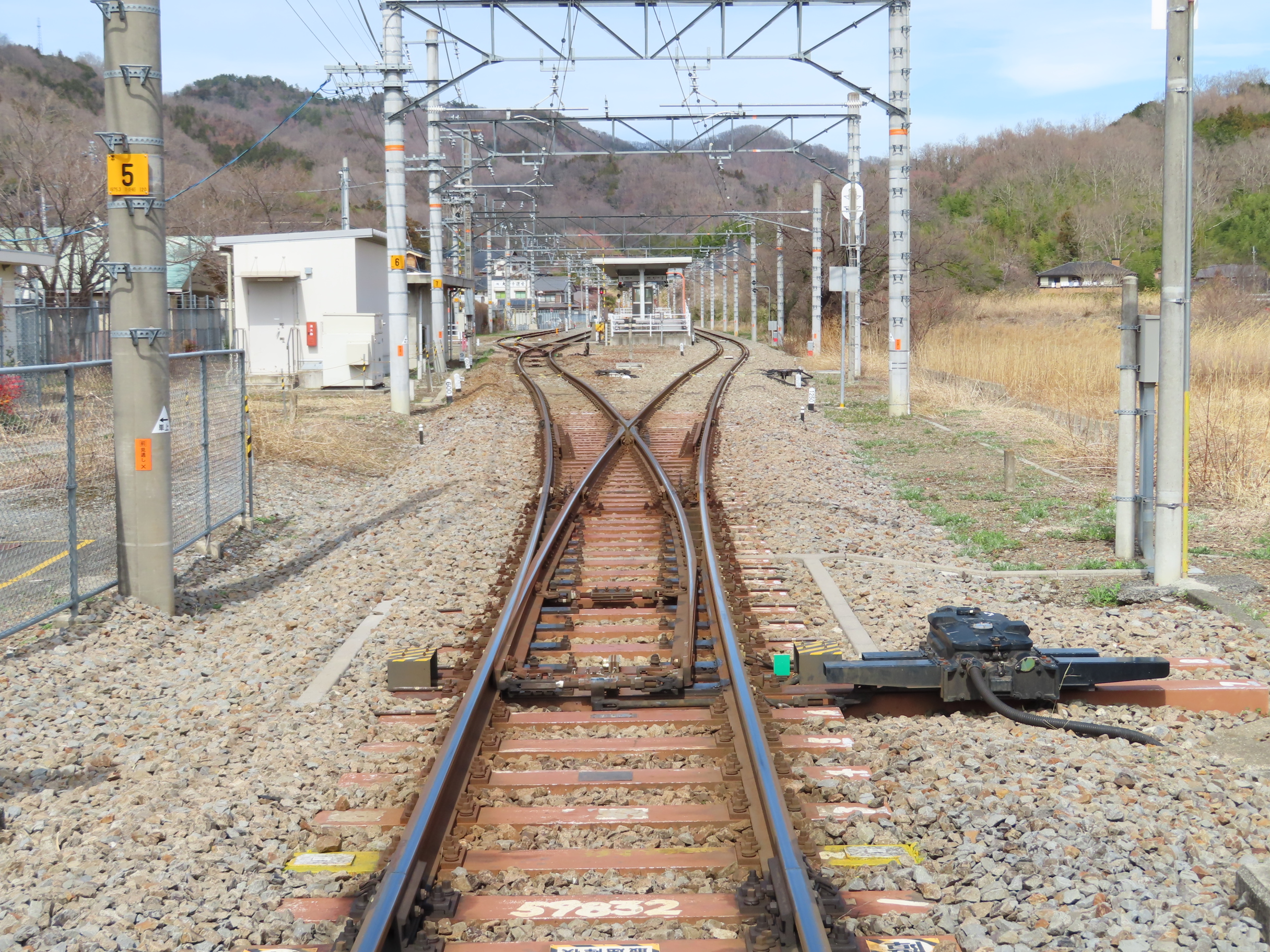 File:Double swing turnout, Kai-Iwama.jpg - Wikimedia Commons