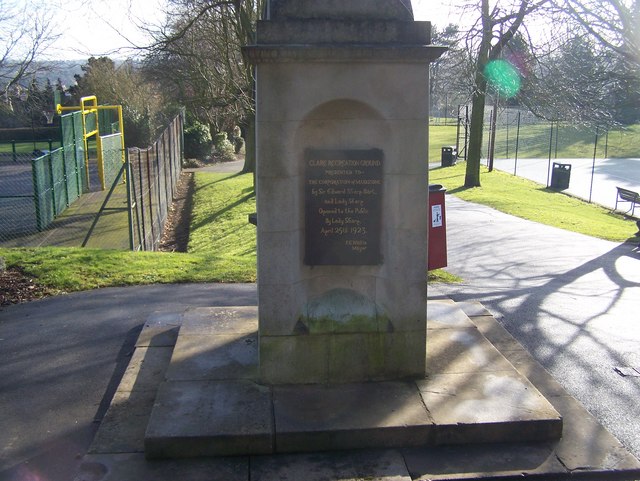 File:Drinking Water Fountain in Clare Park - geograph.org.uk - 1135906.jpg