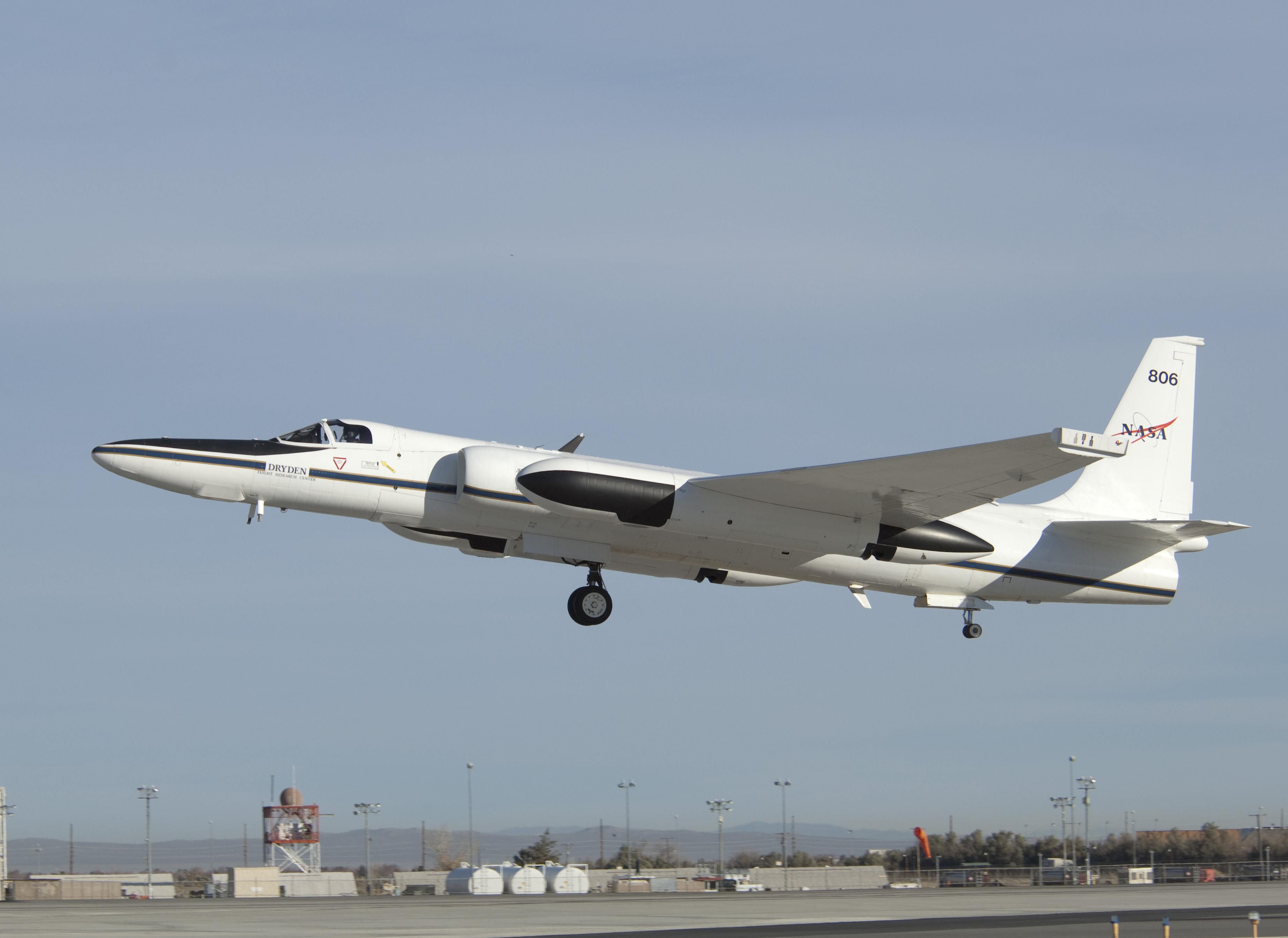 File:ER-2 806 takes off from Air Force Plant 42 (ED10-0383-037 