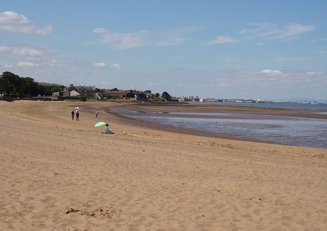 File:Fisherrow beach - geograph.org.uk - 220695.jpg