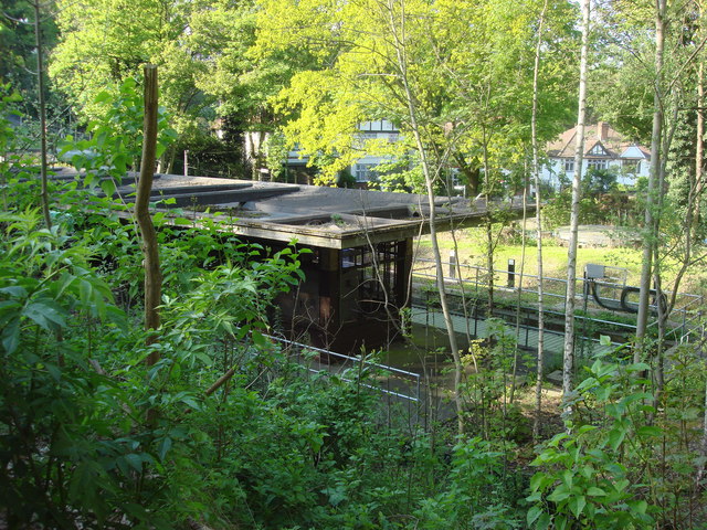 File:Highgate tube station, abandoned high level platforms - geograph.org.uk - 1296374.jpg