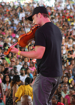 <span class="mw-page-title-main">Josh Vietti</span> American violinist