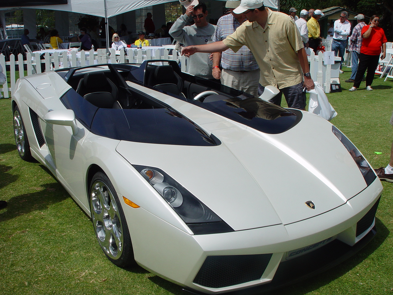File:Lamborghini Concept S front - Flick - Concorso Italiano  -  Wikimedia Commons