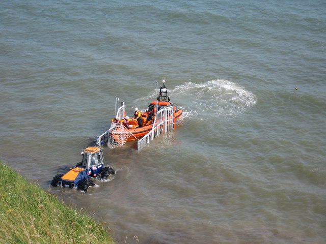 File:Launch of the lifeboat - geograph.org.uk - 702336.jpg