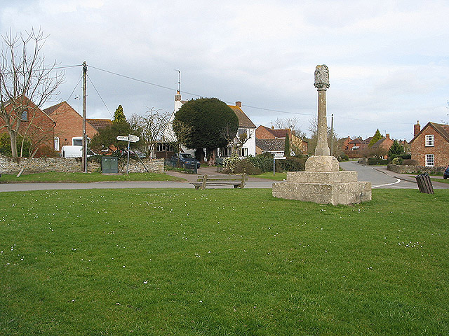 File:Preaching cross on the village green, Ashleworth - geograph.org.uk - 711165.jpg