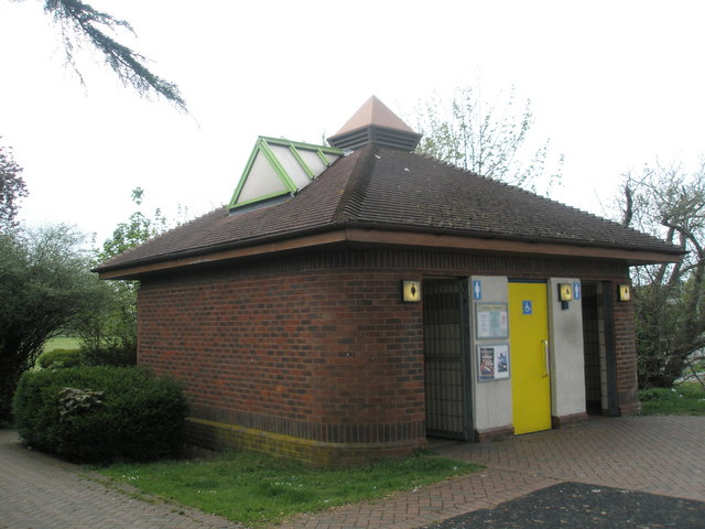 File:Public toilets by Hilsea Lido - geograph.org.uk - 777092.jpg