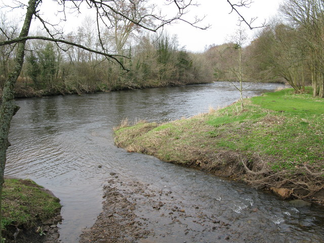 File:River Clyde near Crossford - geograph.org.uk - 1205170.jpg