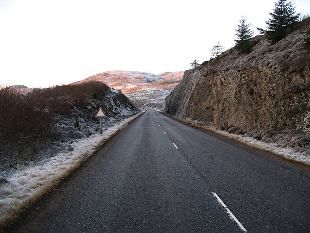 File:Road cutting, Gleann Udalain - geograph.org.uk - 1103935.jpg