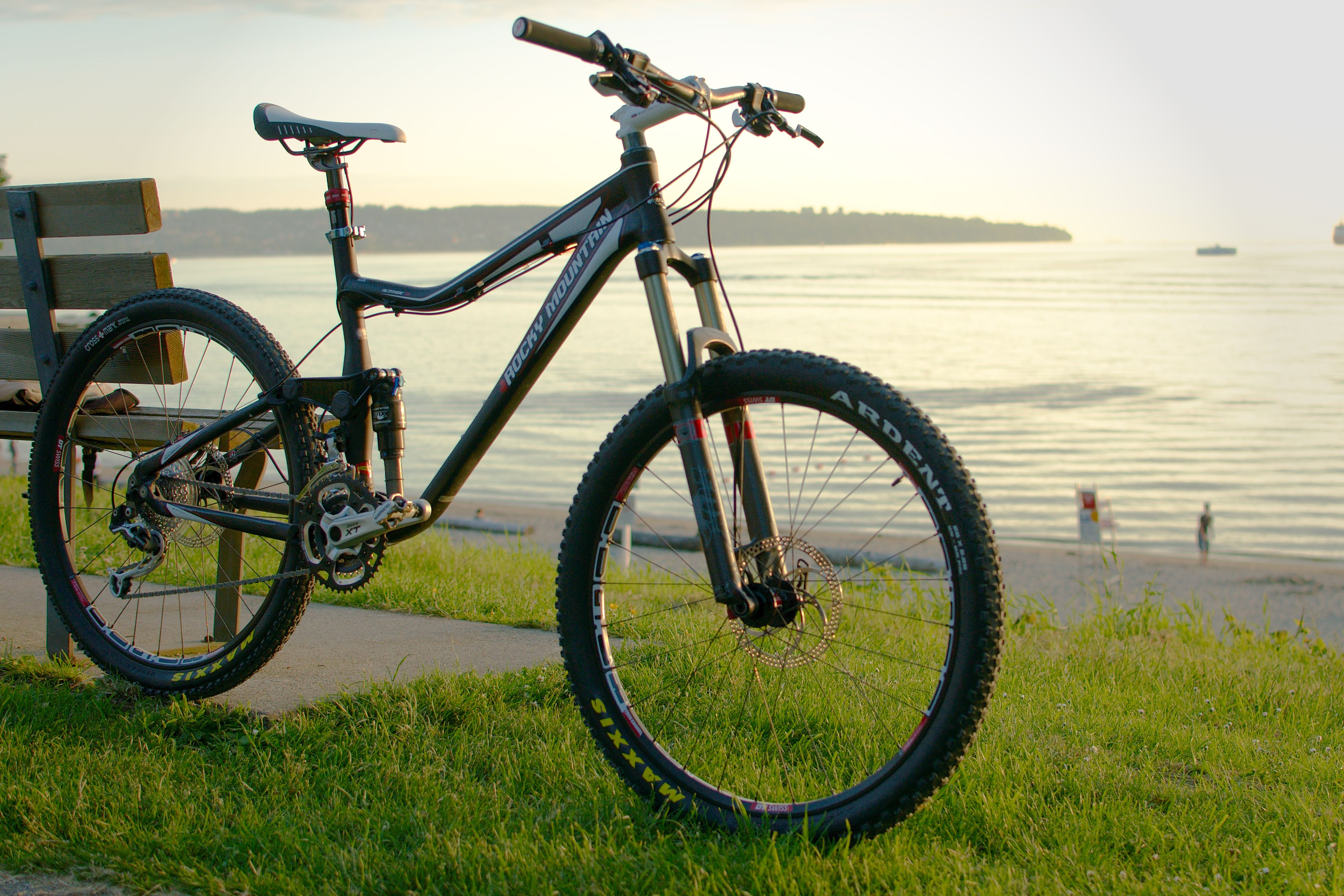 rocky mountain full suspension bike