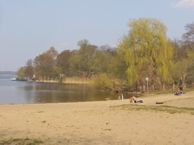 File:Saatwinkel - Badestelle (Bathing Beach) - geo.hlipp.de - 35170.jpg