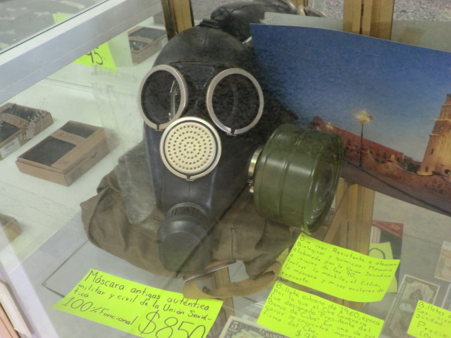 File:Soviet old gas mask.JPG