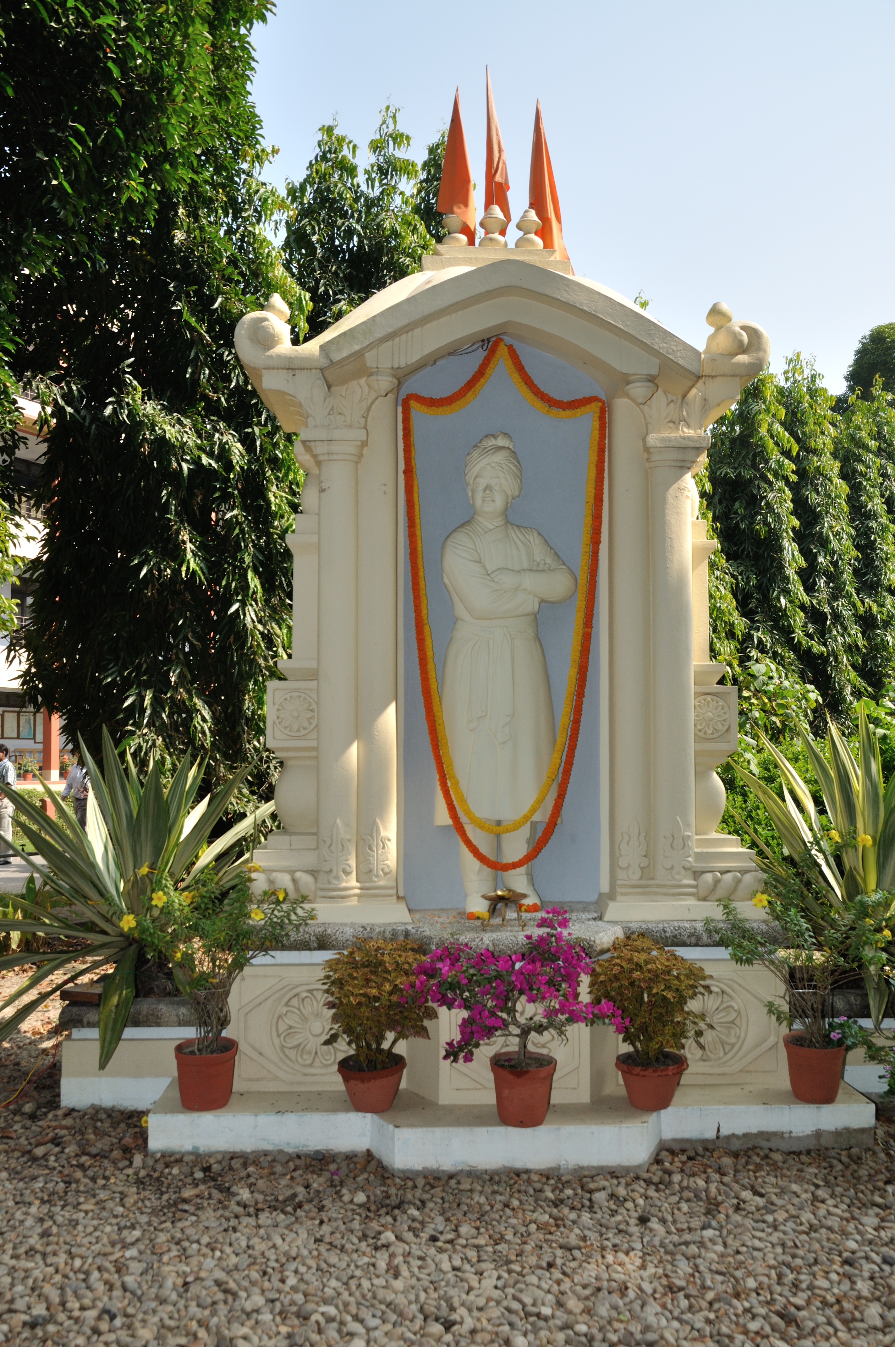 File:Swami Vivekananda - High Relief Sculpture ...