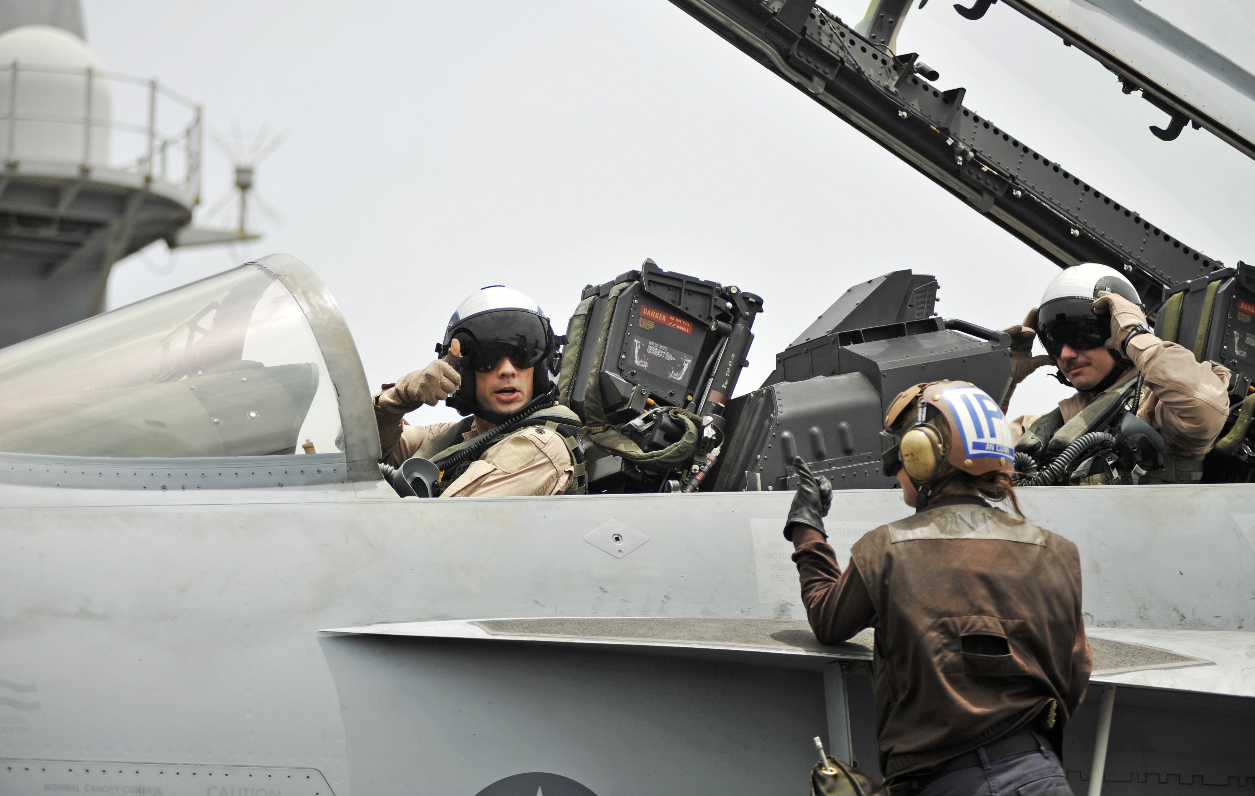 File:US Navy 100725-N-6003P-109 Cmdr. Chad Vincelette, executive officer of  the Swordsmen of Strike Fighter Squadron (VFA) 32.jpg - Wikimedia Commons