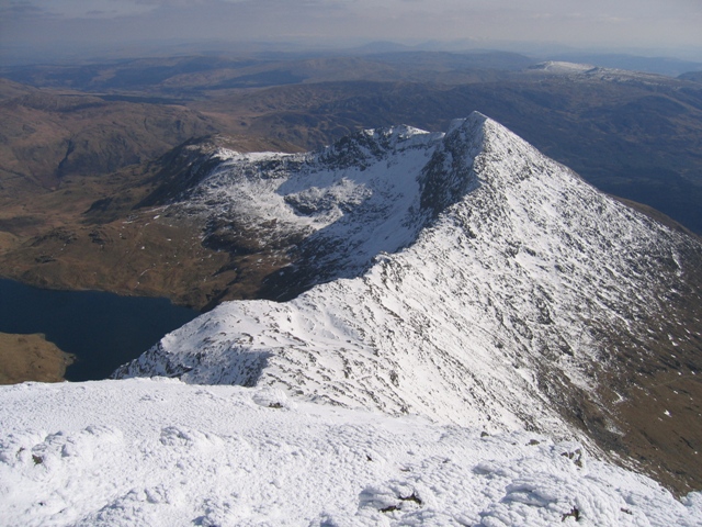 File:View towards Y Lliwedd from the summit of Yr Wyddfa-Snowdon -  geograph.org.uk - 702192.jpg - Wikimedia Commons