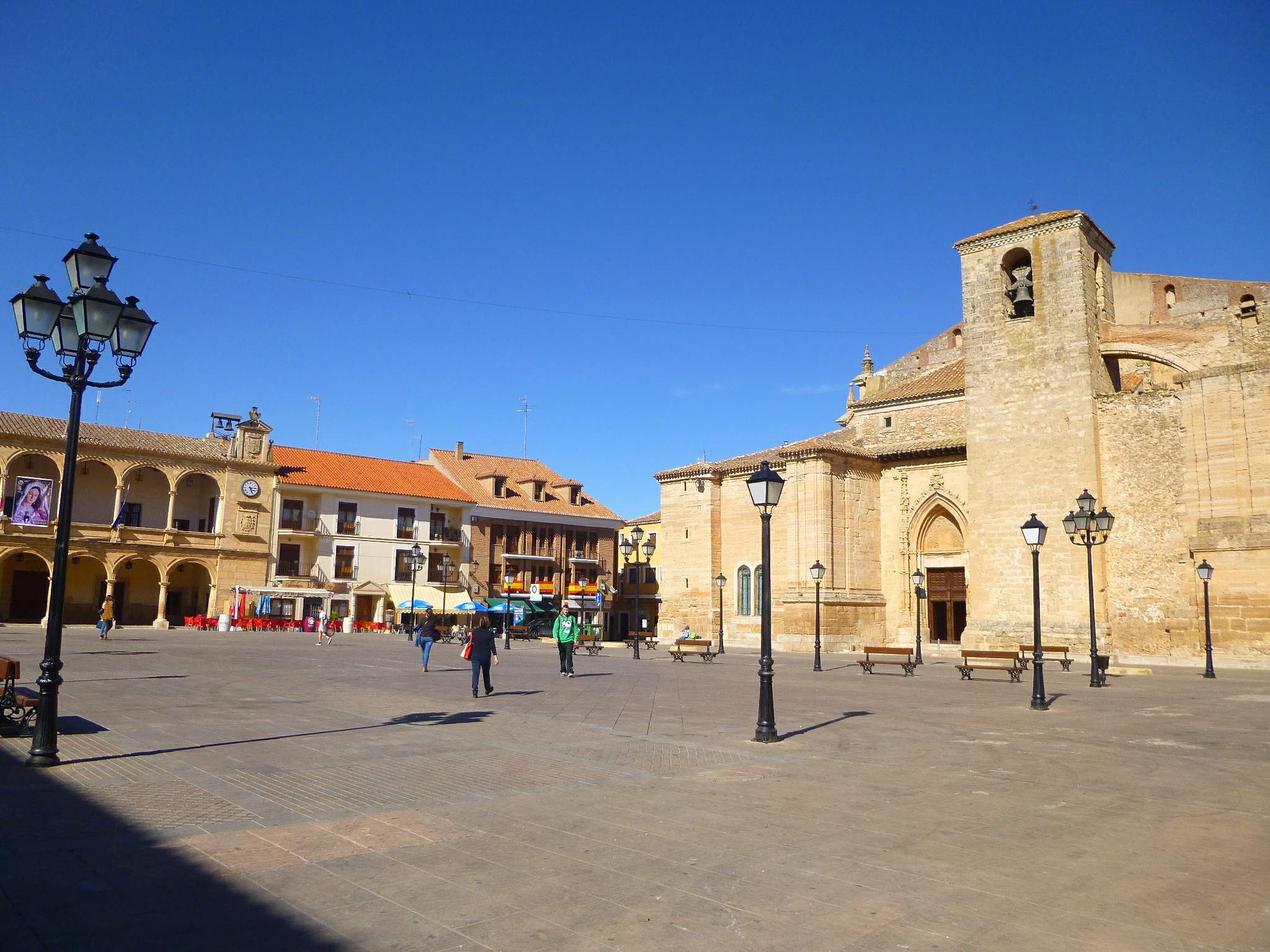 Archivo:Villarrobledo - Plaza de Ramón y Cajal 01.JPG - Wikipedia, la  enciclopedia libre