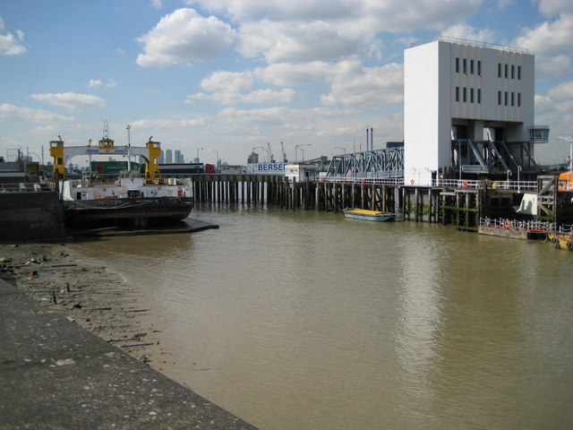 File:Woolwich Ferry, Southern Terminal - geograph.org.uk - 767567.jpg