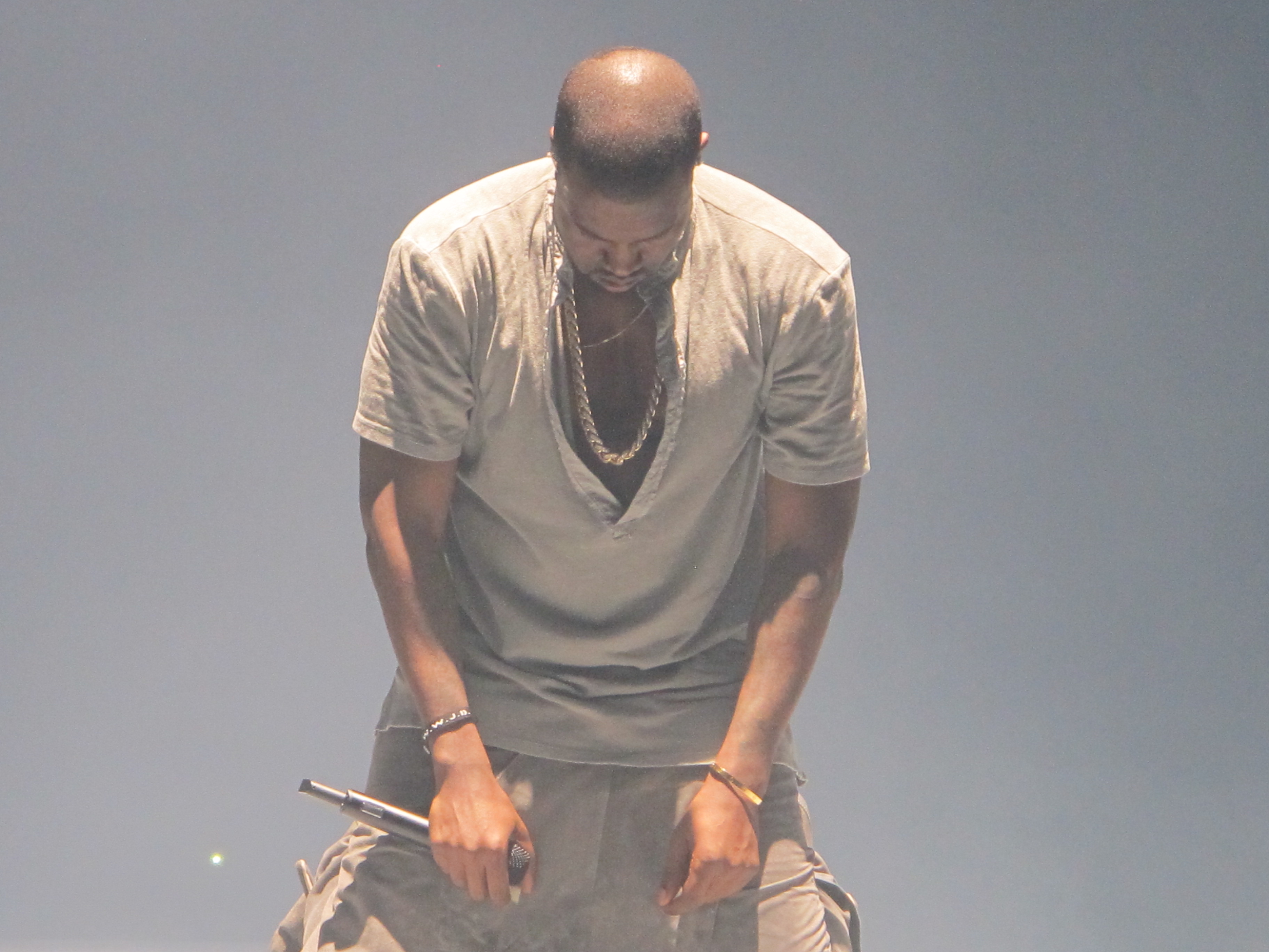 File:Yeezus Tour Verizon Center Kanye West - Kanye Omari West  (10990155664).jpg - Wikimedia Commons