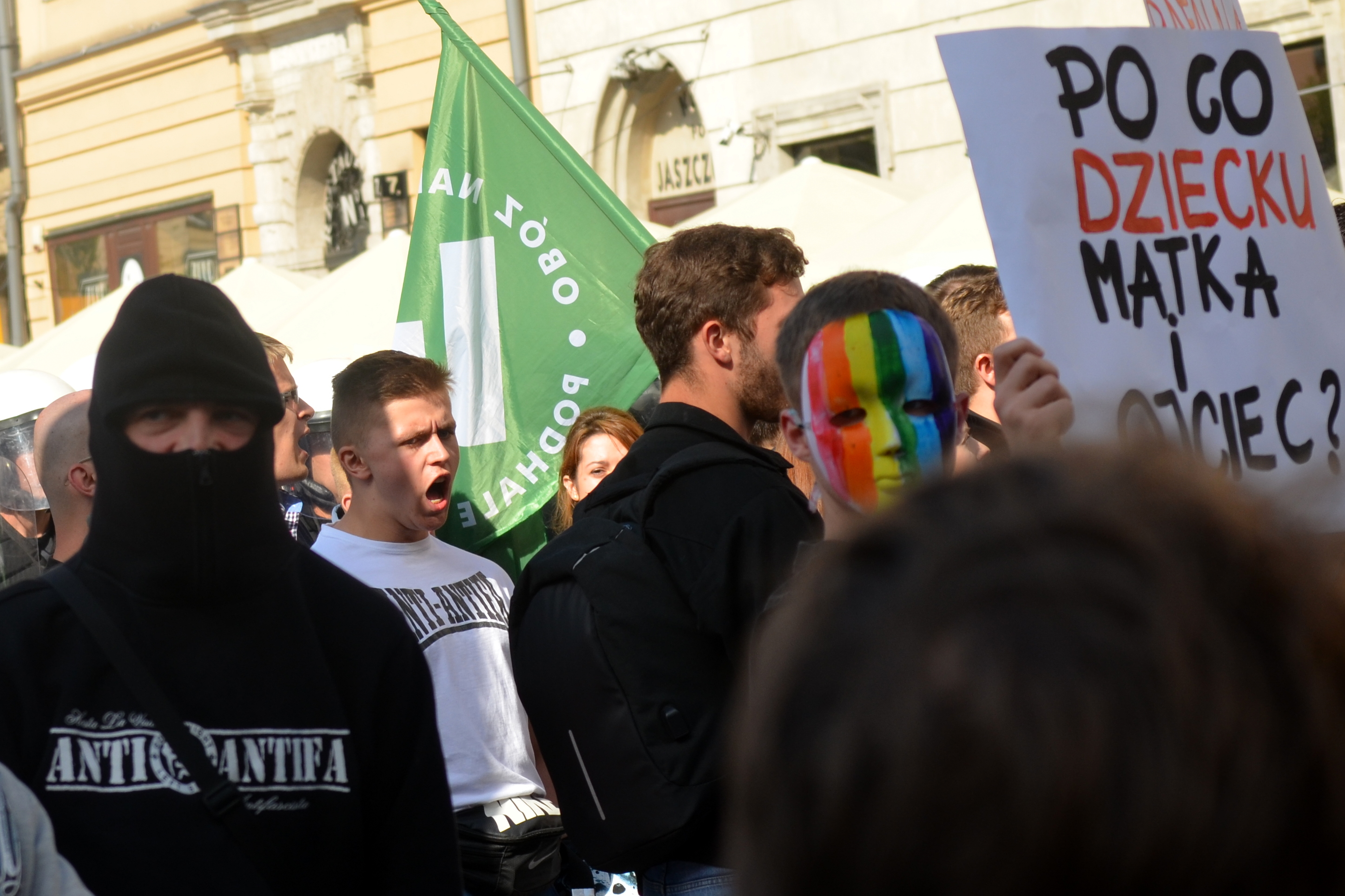 File:02018 0308 Catholic-nationalist anti-gay protesters (onr, mw) during  the Equality March in Kraków.jpg - Wikimedia Commons