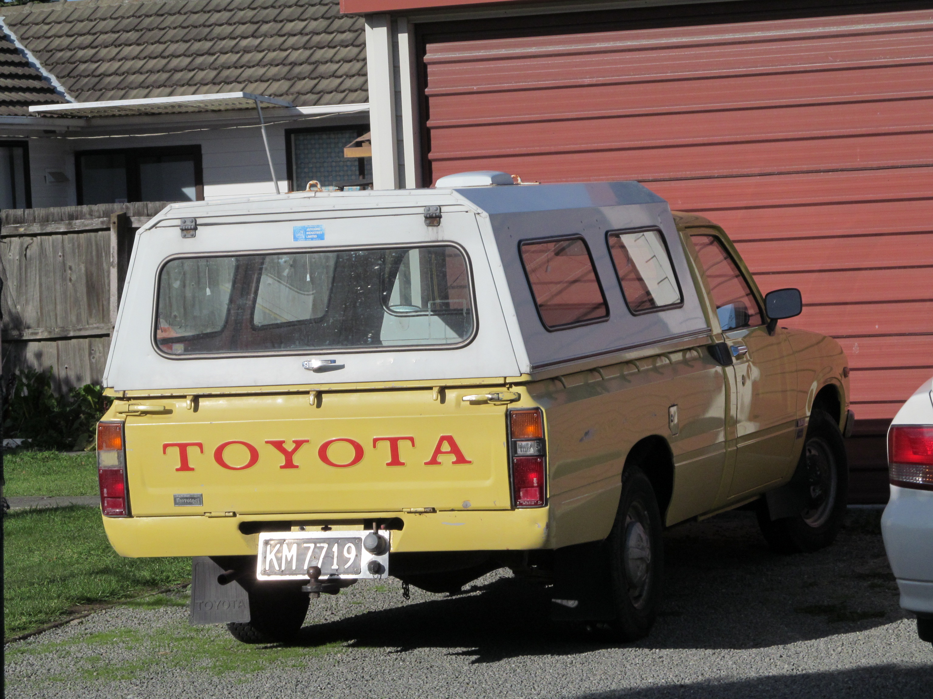 File:1982 Toyota Hilux (8765417770).jpg - Wikipedia