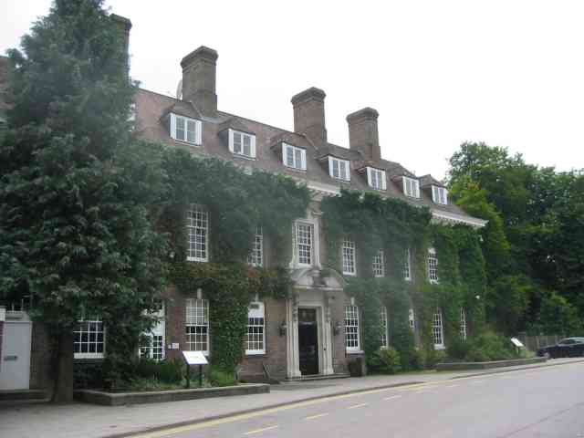 Picture of Batchwood Golf and Sports Centre courtesy of Wikimedia Commons contributors - click for full credit