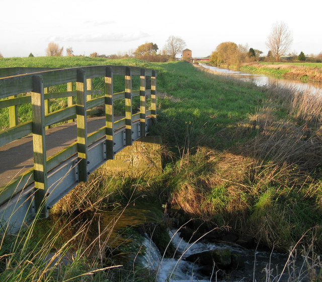 File:Black Dyke footbridge - geograph.org.uk - 1590604.jpg