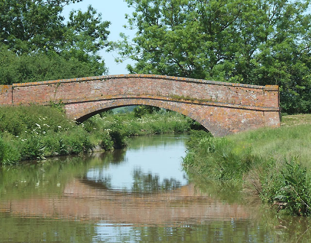 File:Bridge No 82, Oxford Canal near Barby, Northamptonshire - geograph.org.uk - 968503.jpg