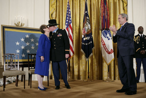 File:Bruce Crandall and wife at MOH ceremony.jpg