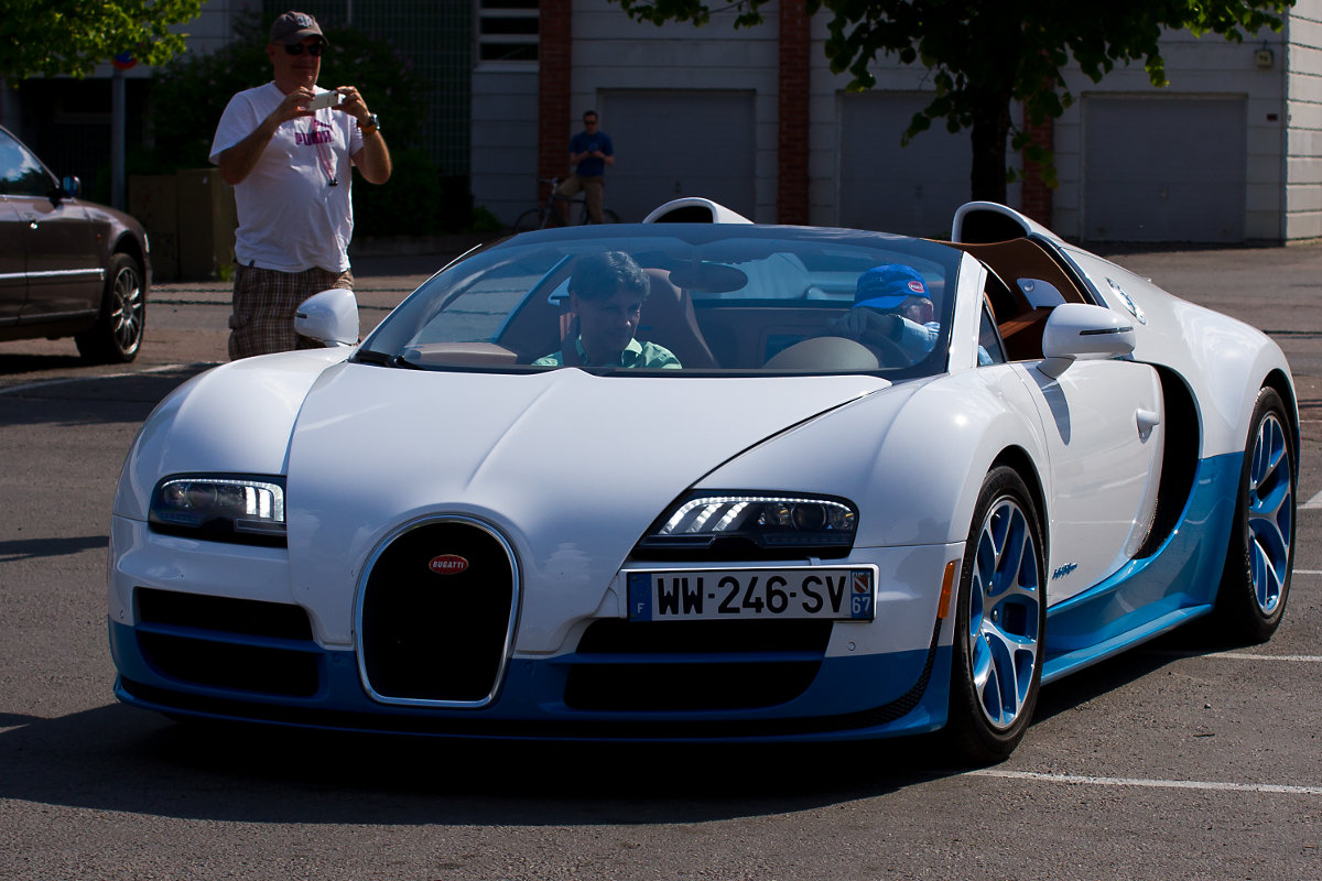 bugatti veyron 
