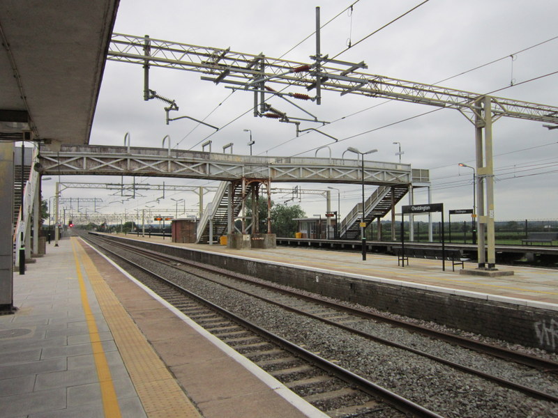 File:Cheddington railway station, geograph-3000898-by-Ian-S.jpg