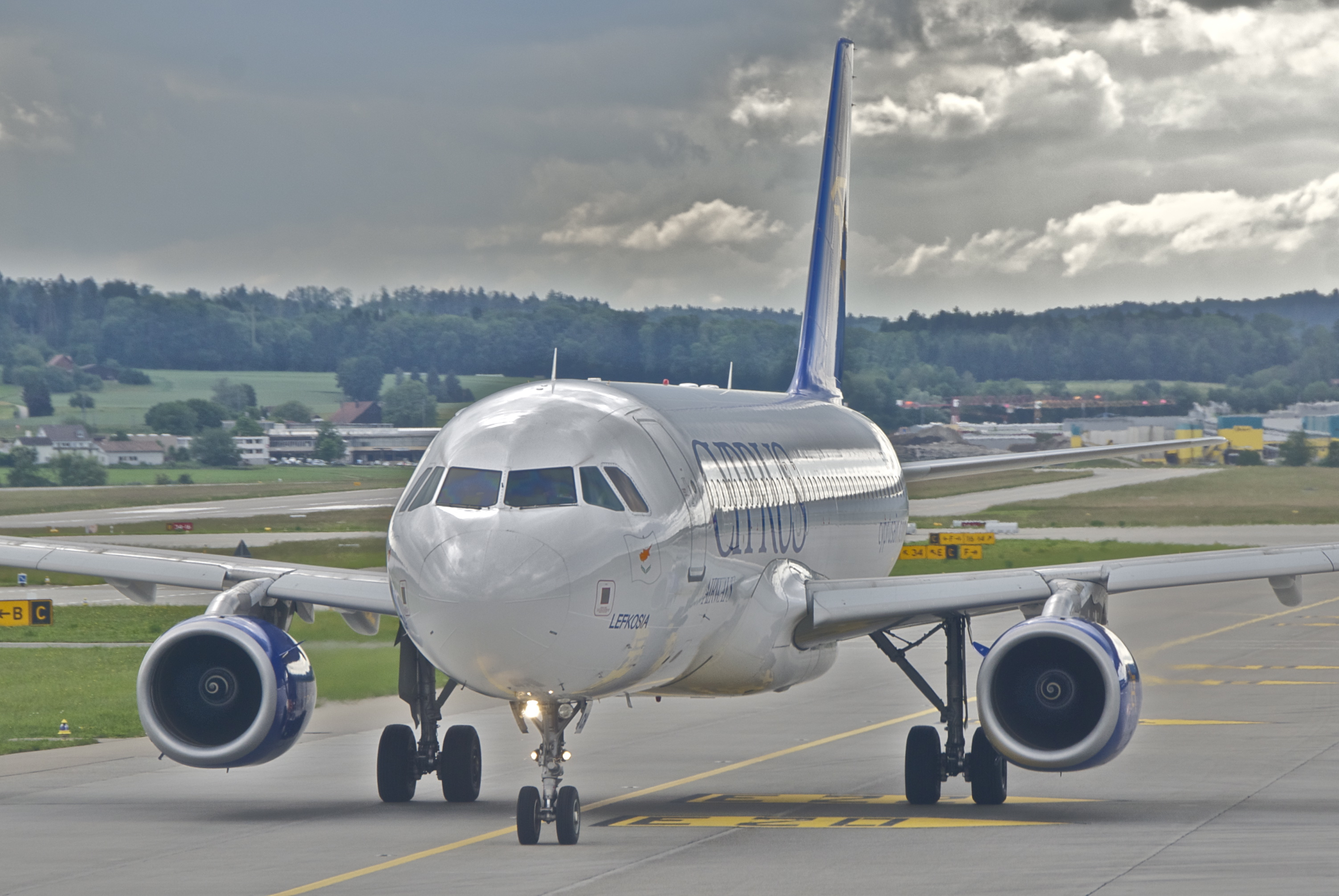 File:Cyprus Airways Airbus A320-232; 5B-DCH@ZRH;04.06.2012 ...