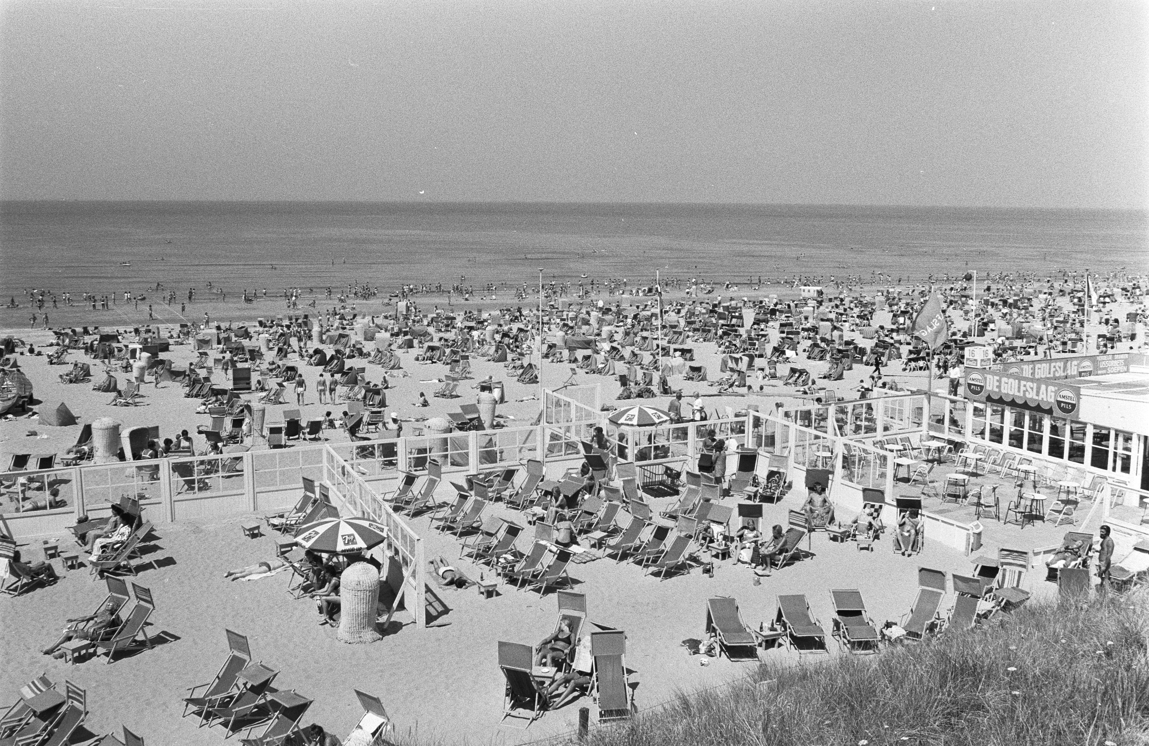 Июль 1971 г. Зандворт 1948. Strand Zandvoort, Bestanddeelnr. Длинный холодный пляж 1971.