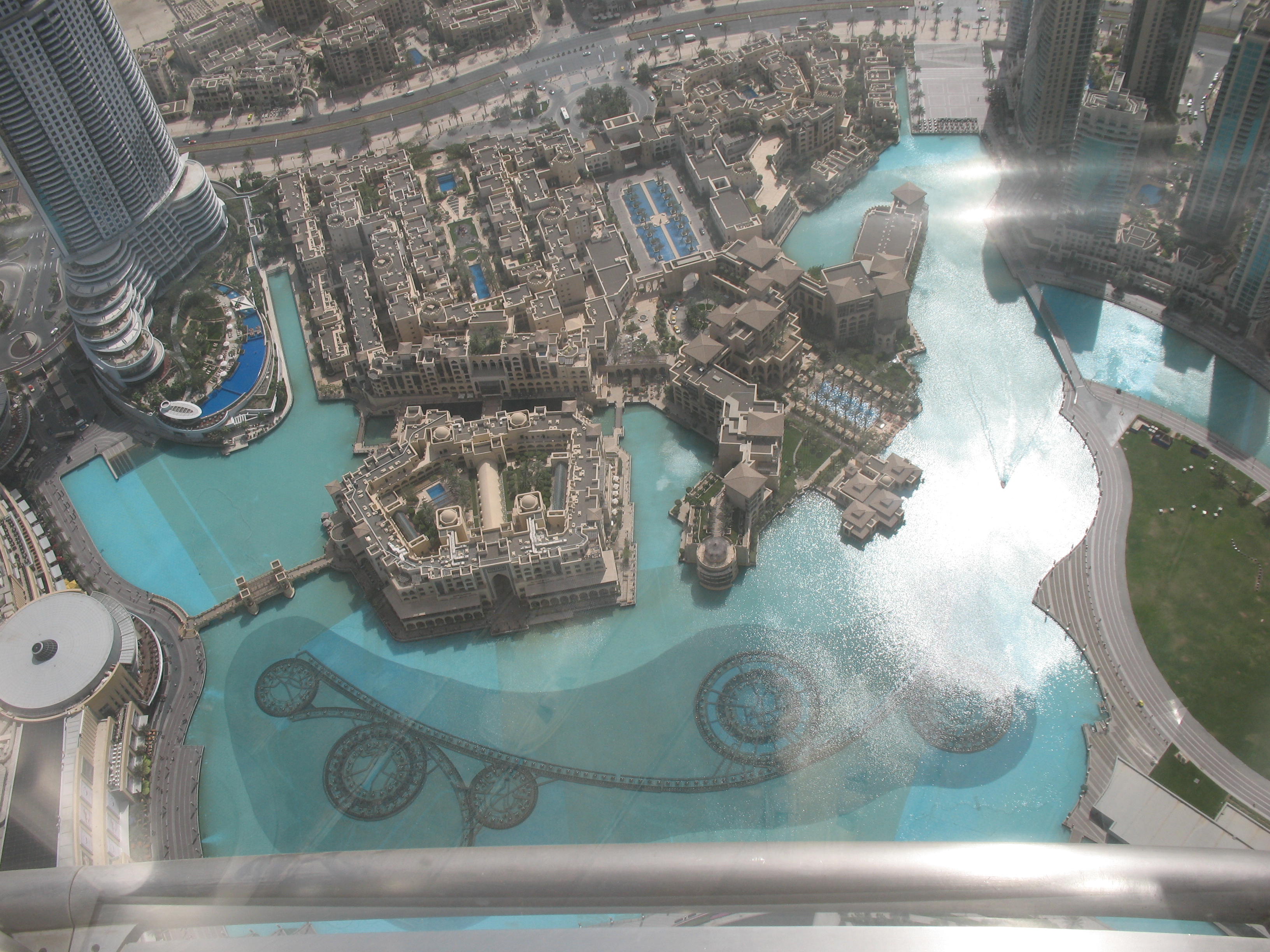 پرونده:Dubai Fountain from At The Top of Burj Khalifa.JPG - ویکیپدیا، دانشنامهٔ آزاد