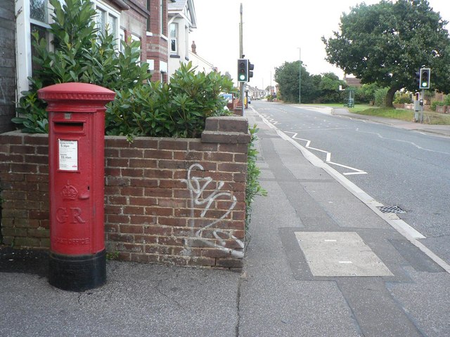 File:Ensbury Park, postbox No. BH10 198, Columbia Road - geograph.org.uk - 875008.jpg