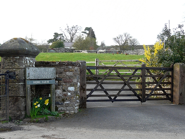 File:Gates at Home Farm - geograph.org.uk - 1245605.jpg