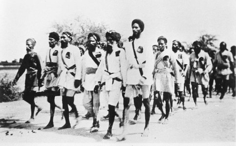 File:Jatha of Akali volunteers marching to Guru-ka-Bagh on 25 Oct 1922.jpg