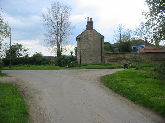 File:Junction near Woodcroft Castle - geograph.org.uk - 162373.jpg