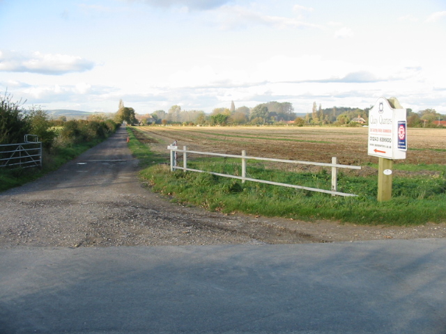 File:Looking N along access road to Apuldram Manor Farm - geograph.org.uk - 1022028.jpg