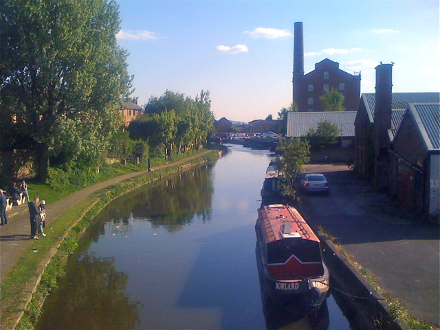 Macclesfield Canal, Macclesfield, 2 - geograph.org.uk - 2384340