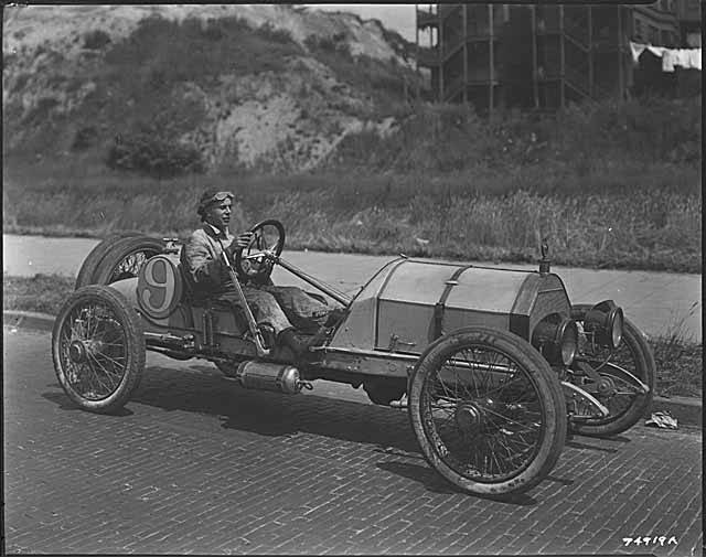 File:Mercer racing car, probably in Seattle, 1918 (MOHAI 1529).jpg -  Wikimedia Commons