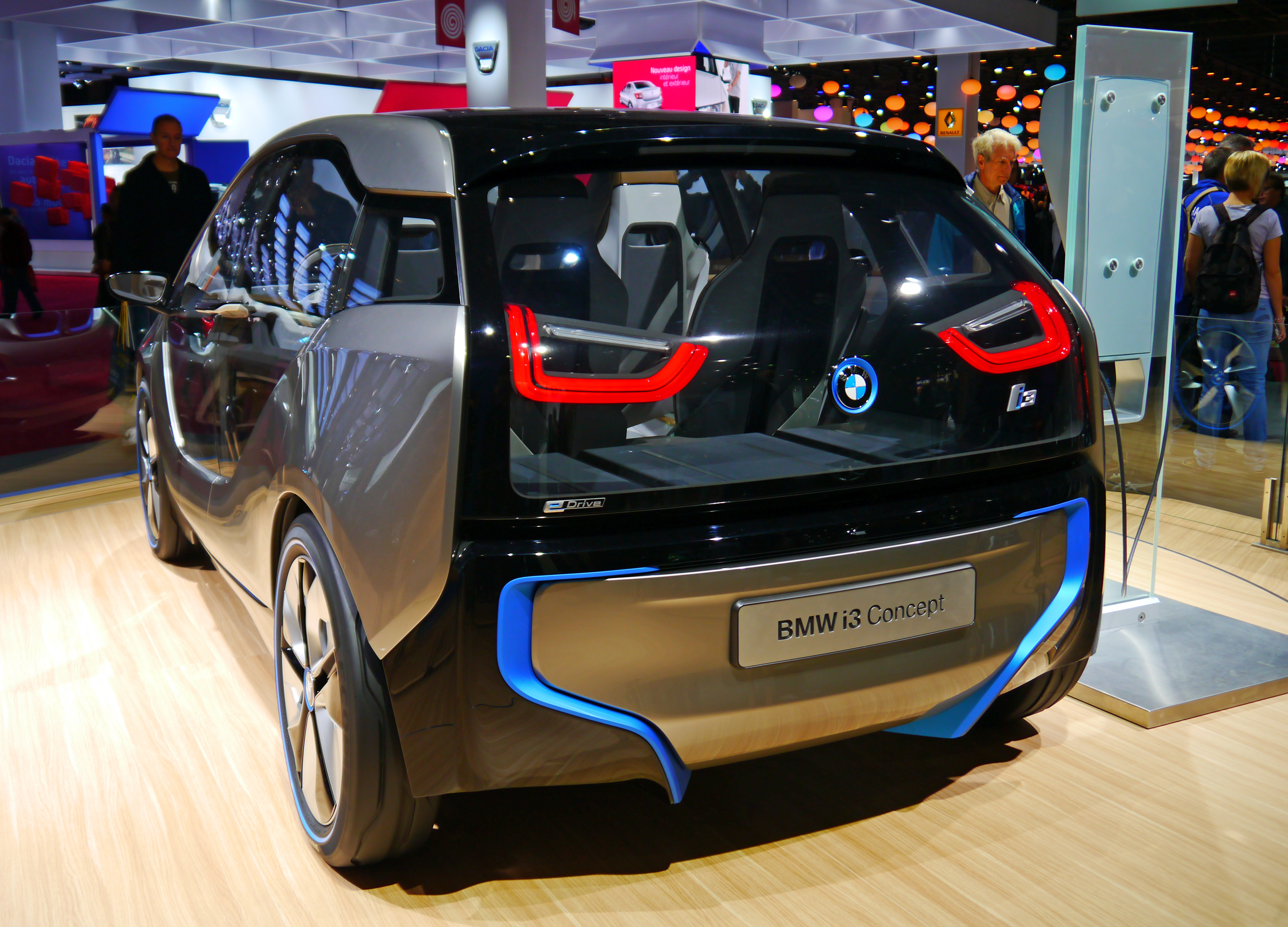 Автомобиль на л. Музей Германии i3 Concept. Китайский автопром электромобиль l9. Многофункциональный автомобиль l2.
