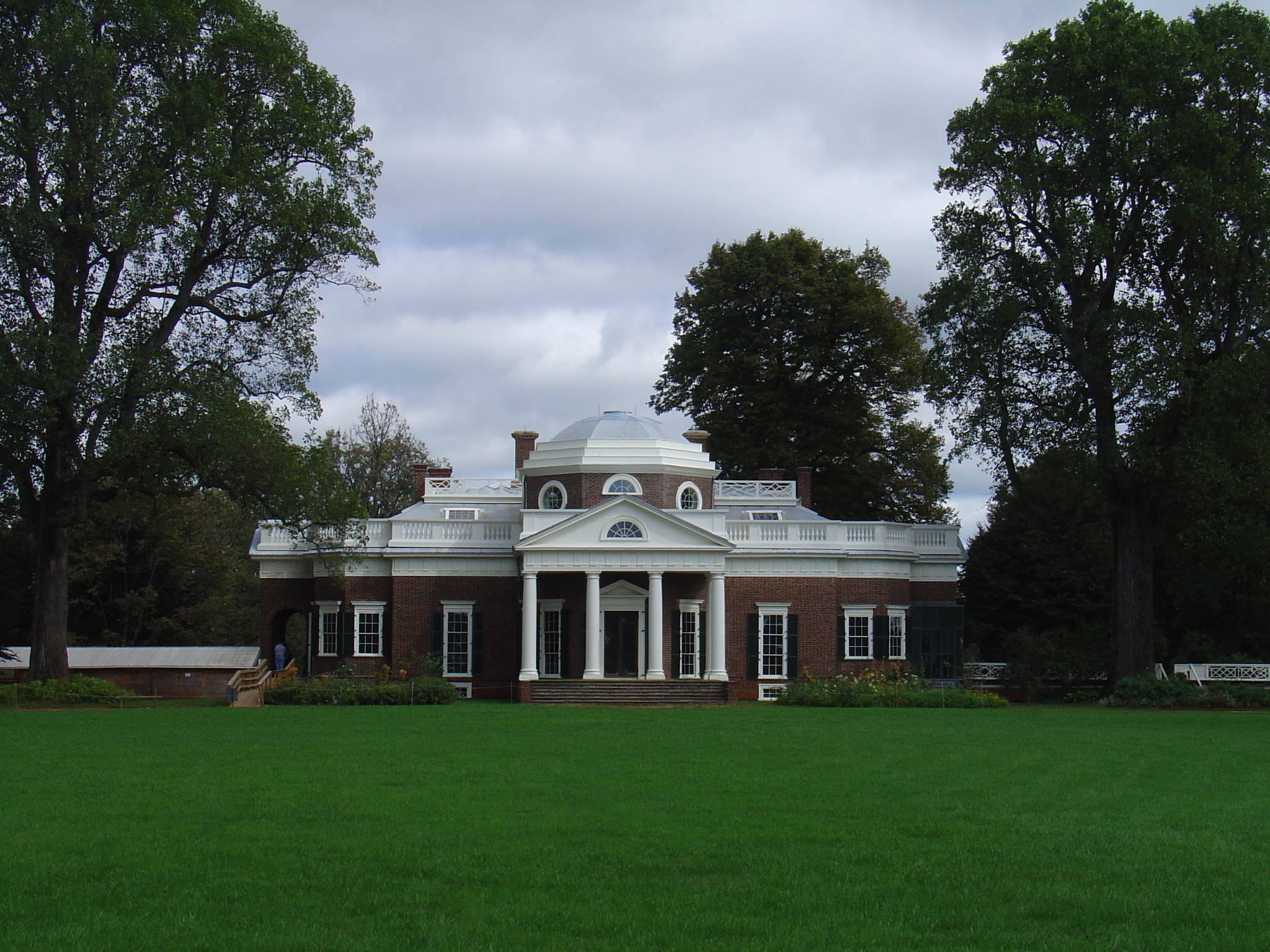 Monticello west lawn.JPG. 