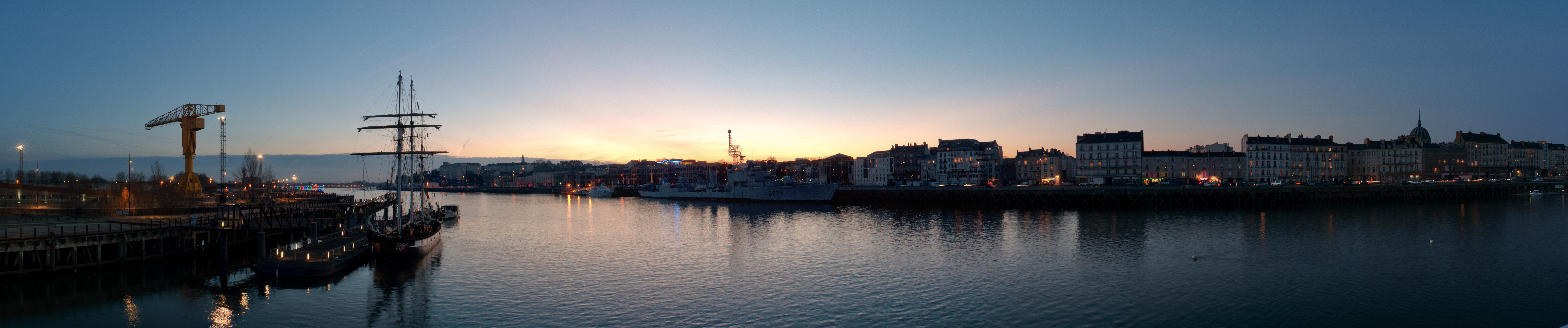 Fichiernantes Quais Au Coucher Du Soleiljpg Wikipédia