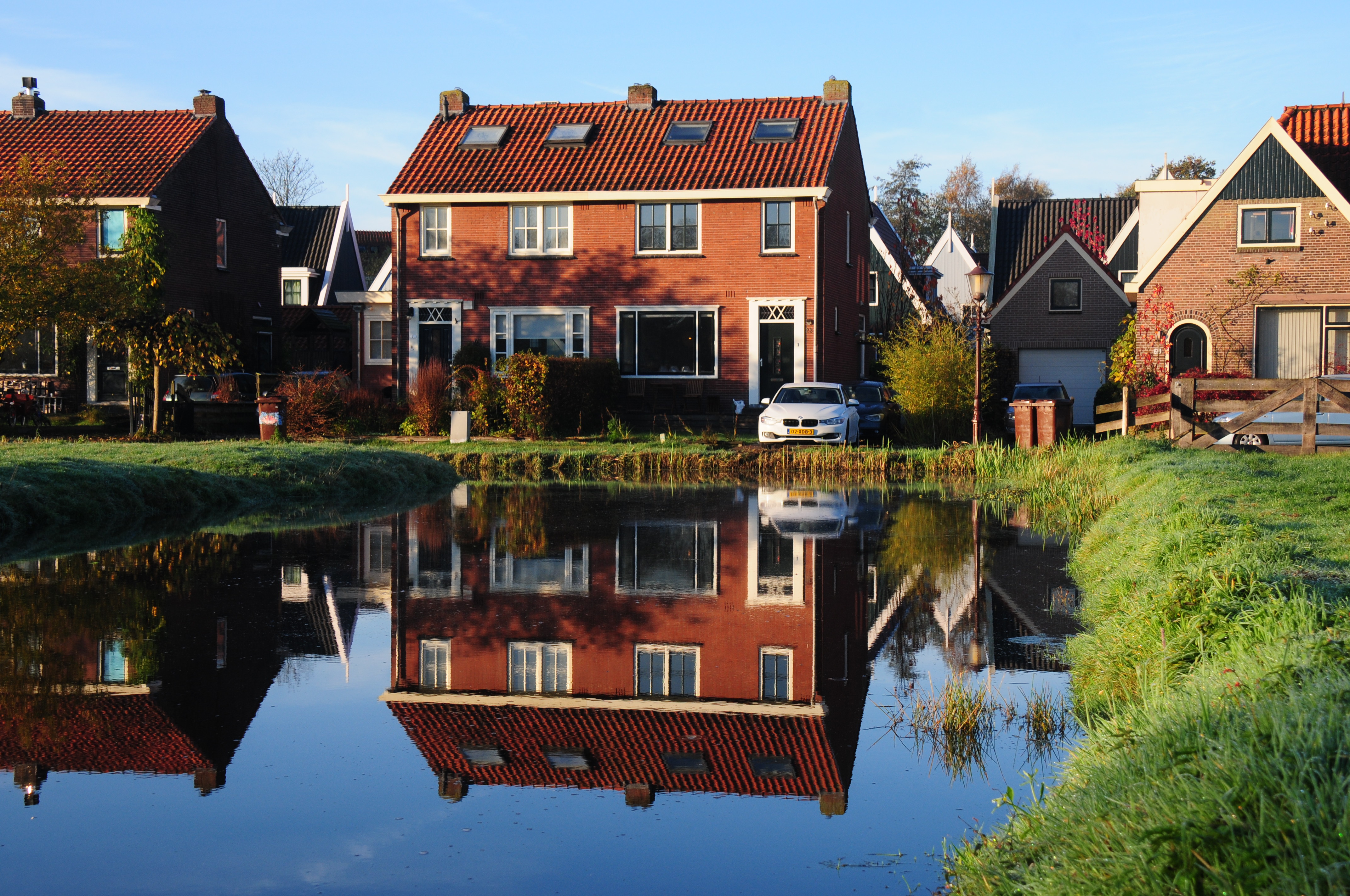 File:Perfect reflection at Wijkergouw Schellingwoude - panoramio